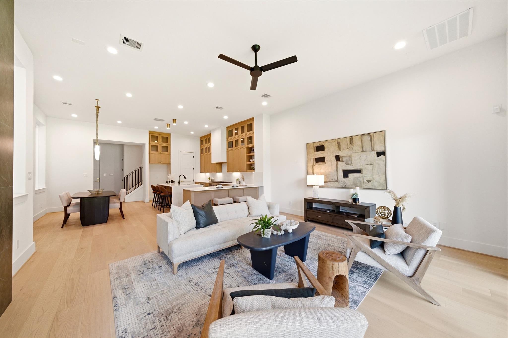 827 W 16th Street B