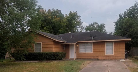 Photo of 5323 Darlinghurst Drive, Houston, TX 77045 (MLS # 10239745)