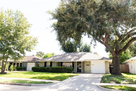 Photo of 4013 Woodfin Street, Houston, TX 77025 (MLS # 52813485)