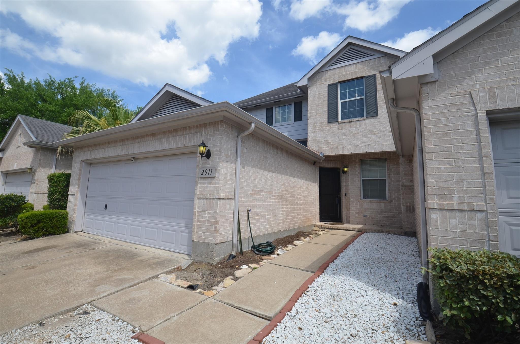 2911 Meadowglen Cove