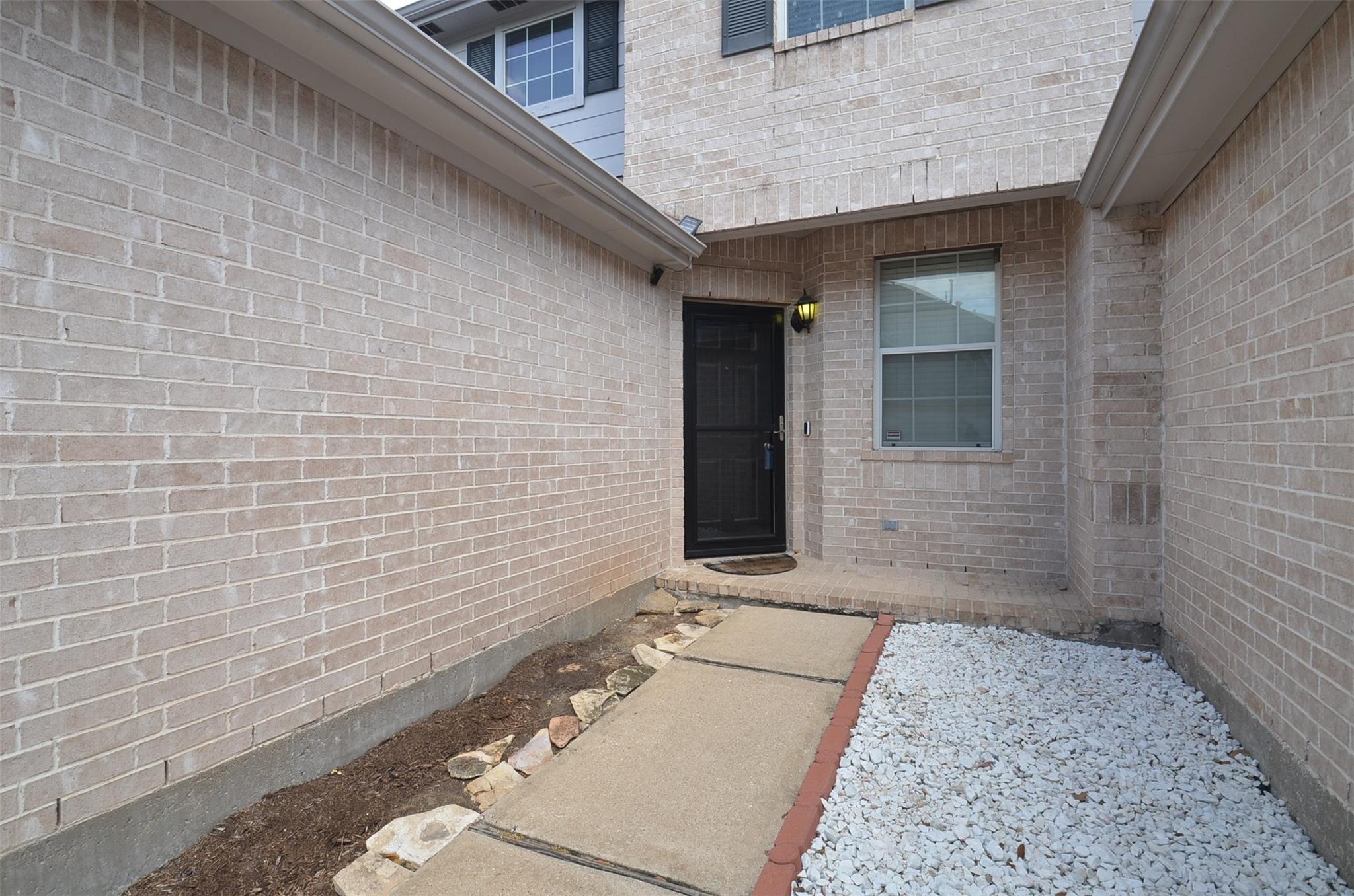 2911 Meadowglen Cove