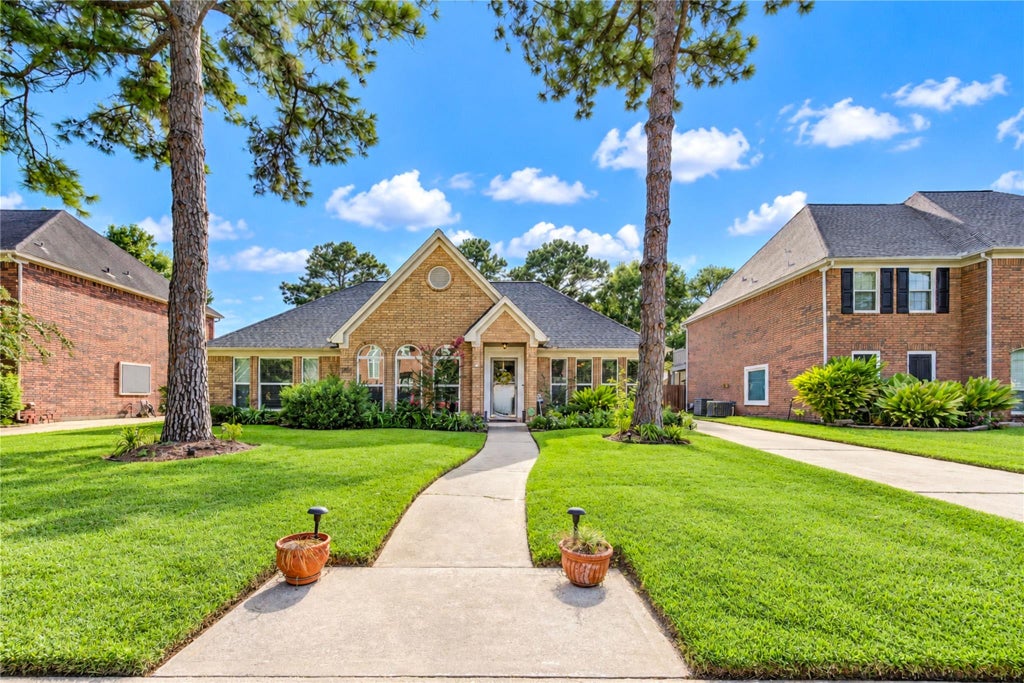 Photo of 7303 Starbridge Drive, Houston, TX 77095 (MLS # 23030034)
