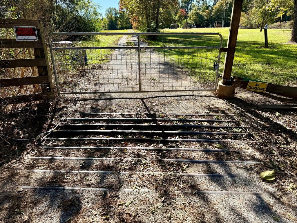 Photo of 225 State Highway Loop 116, Livingston, TX 77351 (MLS # 79626239)