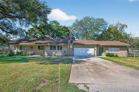 Photo of 204 King Dr Dr, Columbus, TX 78934 (MLS # 95812305)