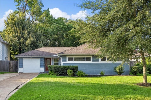 Photo of 2214 Saxon Drive, Houston, TX 77018 (MLS # 81529697)