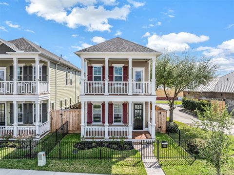 Homes For Sale - 2523 S Houston Avenue<br/> Pearland, TX 77581