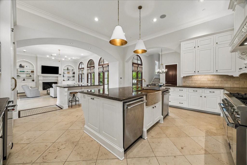 Photo of 310 Tynebridge Lane, Houston, TX 77024 (MLS # 11251940)