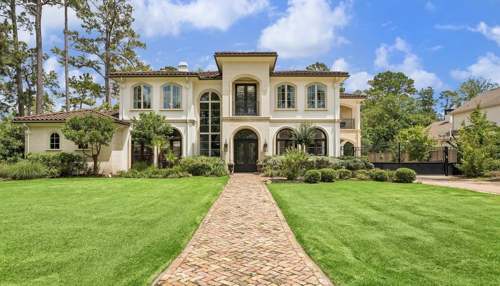 Photo of 310 Tynebridge Lane, Houston, TX 77024 (MLS # 11251940)