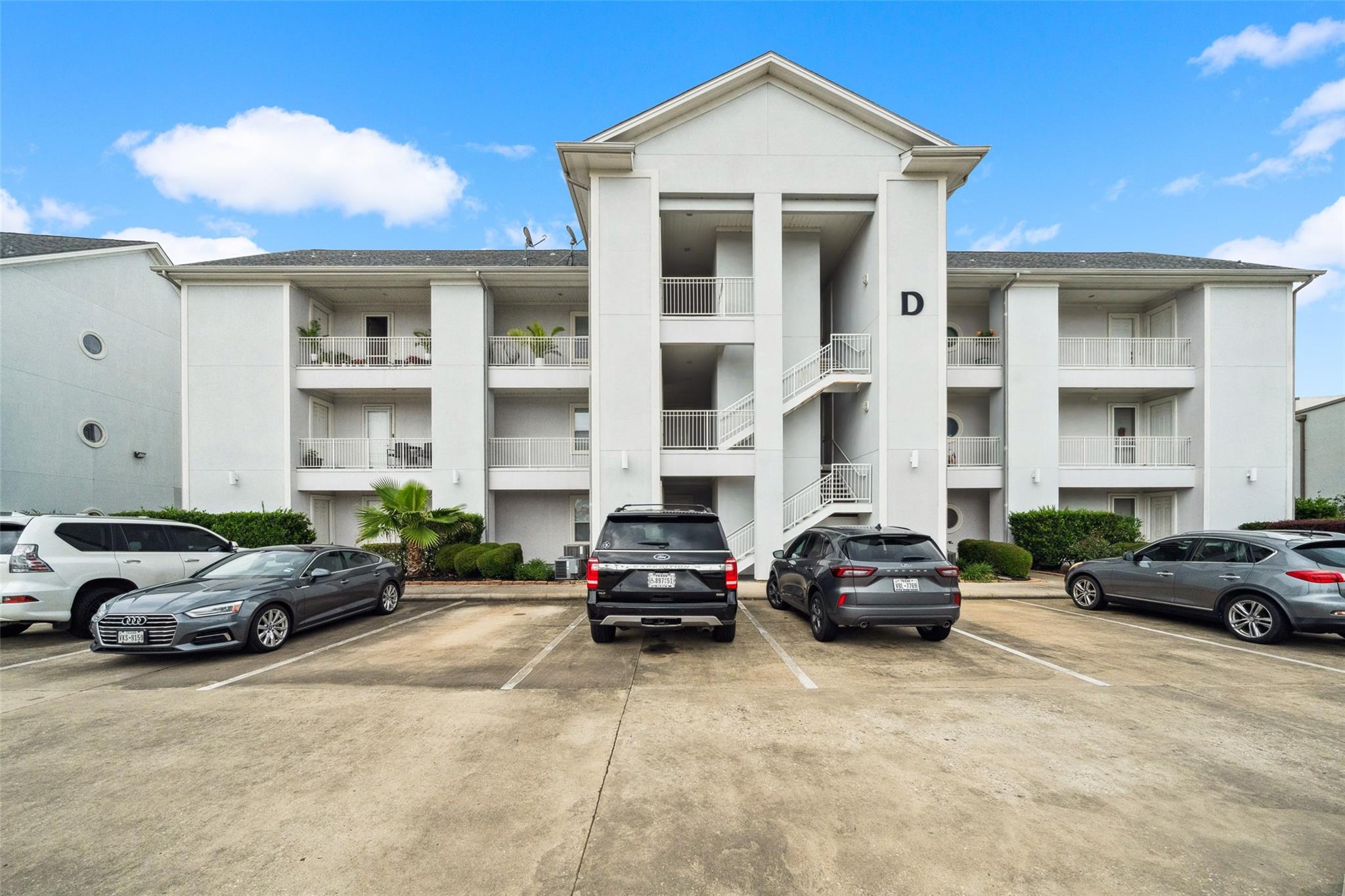 168 Lake Point Boulevard D204