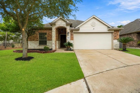 Photo of 516 Fieldhaven Court, La Marque, TX 77568 (MLS # 28740669)