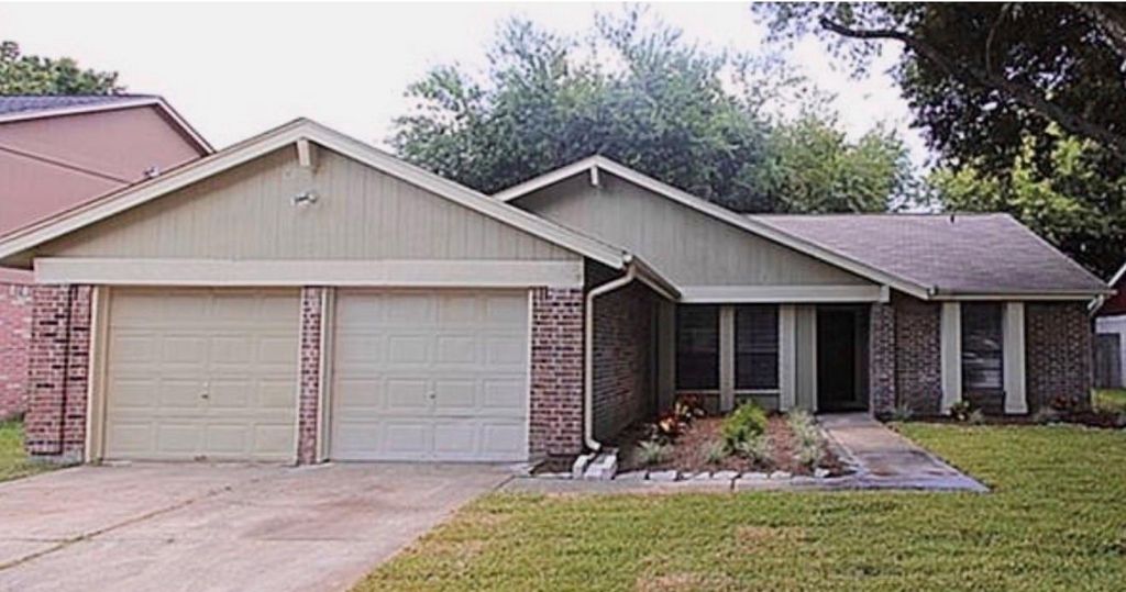 Photo of 10111 Hibernia Drive, Houston, TX 77088 (MLS # 67518582)