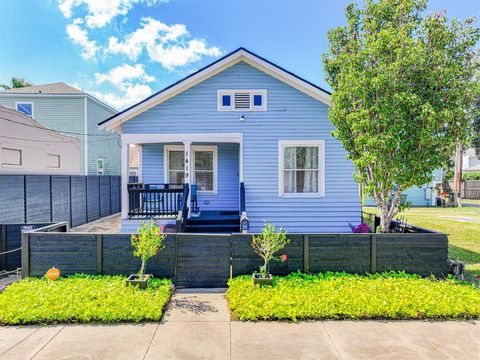 Photo of 1419 39th Street, Galveston, TX 77550 (MLS # 15070895)