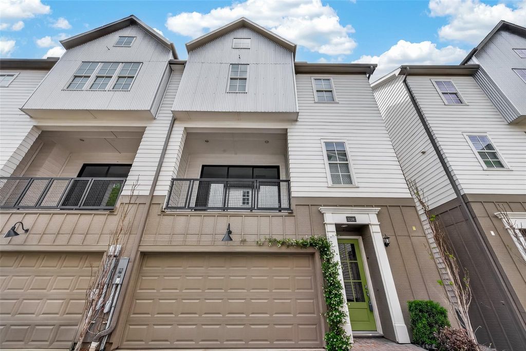 Photo of 2218 Lou Ellen Lane, Houston, TX 77018 (MLS # 66753999)