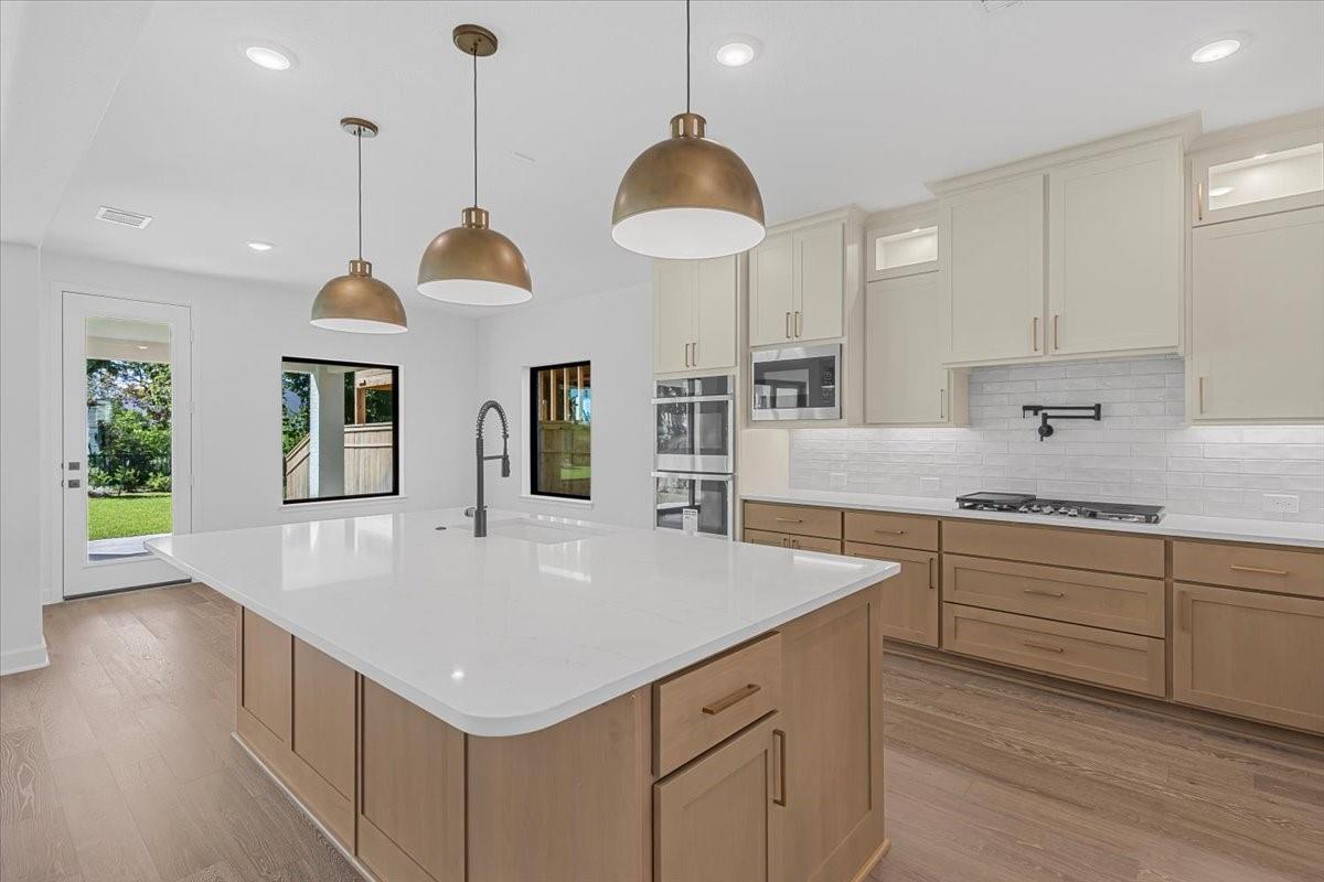 1918 Cathedral Bend Drive