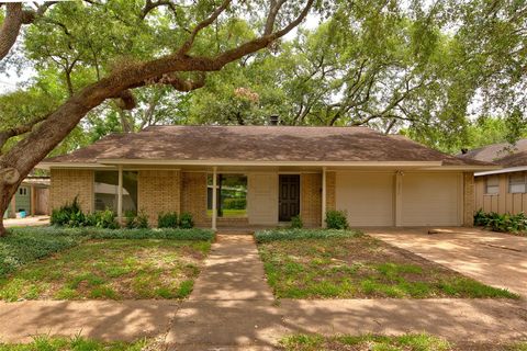 Photo of 8826 Robindell Drive, Houston, TX 77074 (MLS # 10010087)