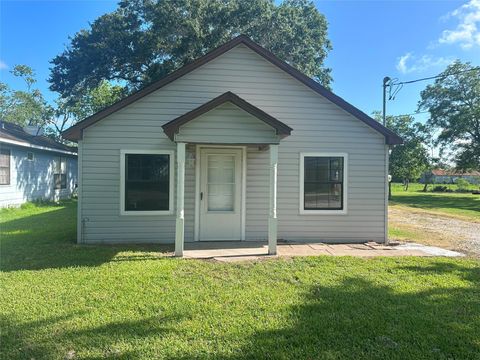 Photo of 114 W Alfred Street, El Campo, TX 77437 (MLS # 17766840)