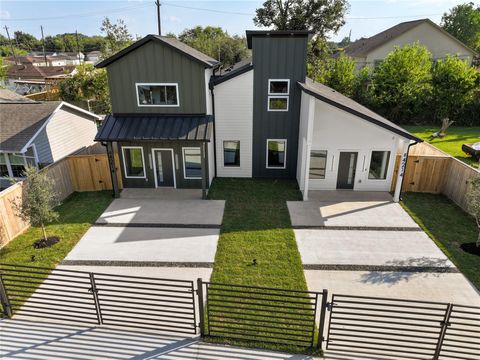 Photo of 4214 Clover Street #B, Houston, TX 77051 (MLS # 79815945)