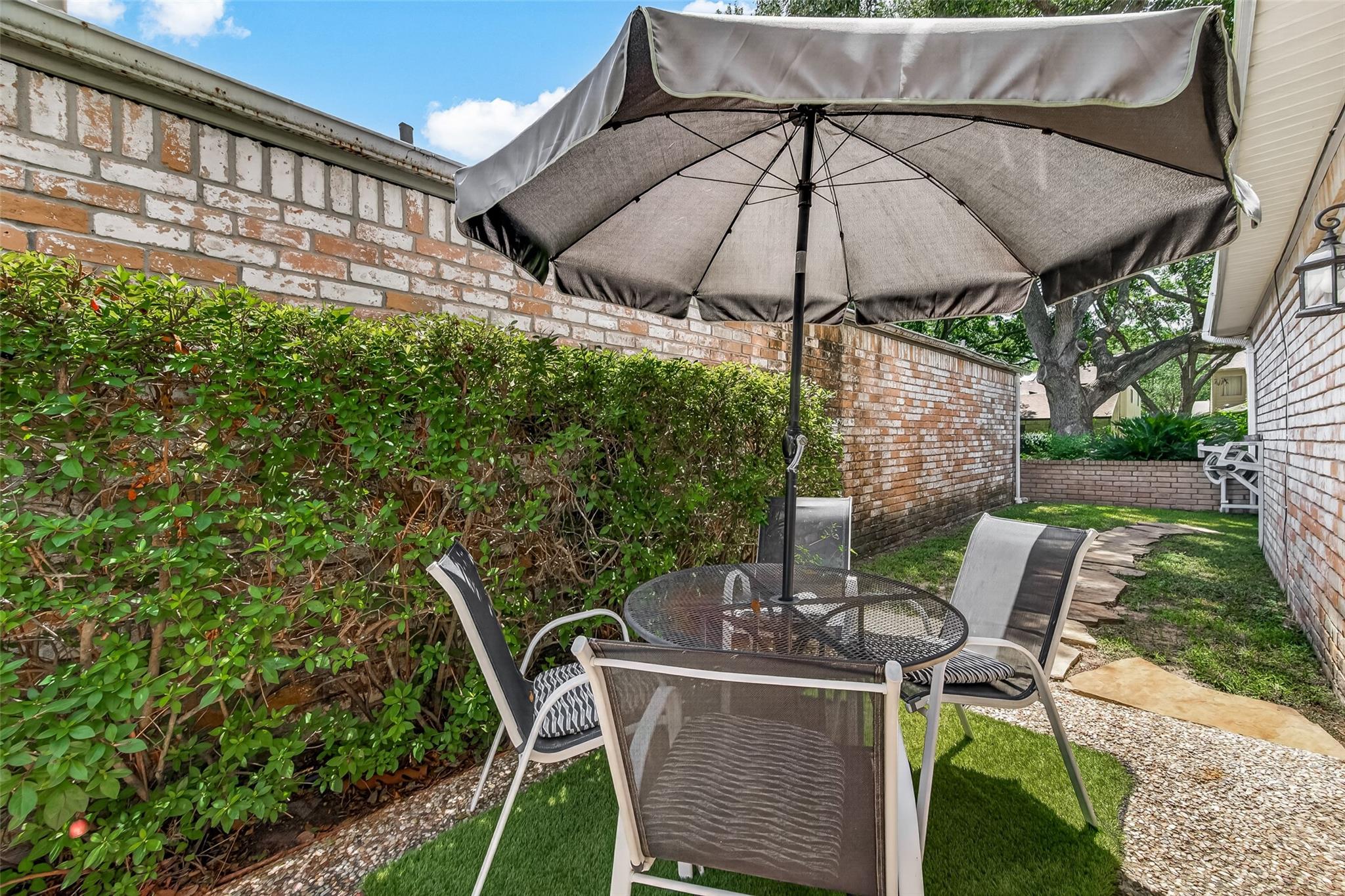 2718 Kissing Camel Court