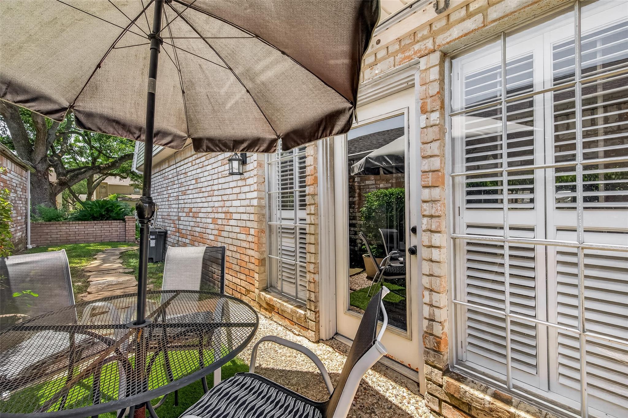 2718 Kissing Camel Court