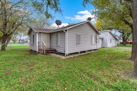 Photo of 1231 23rd Street N, Texas City, TX 77590 (MLS # 59611528)