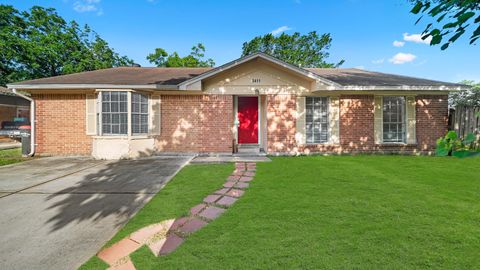 Photo of 5411 Lorraine Drive, Baytown, TX 77521 (MLS # 82326211) Photo of 5411 Lorraine Drive, Baytown, TX 77521 (MLS # 82326211)