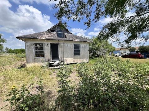 Photo of 123 W Oregon Street, Bishop, TX 78343 (MLS # 59857086)