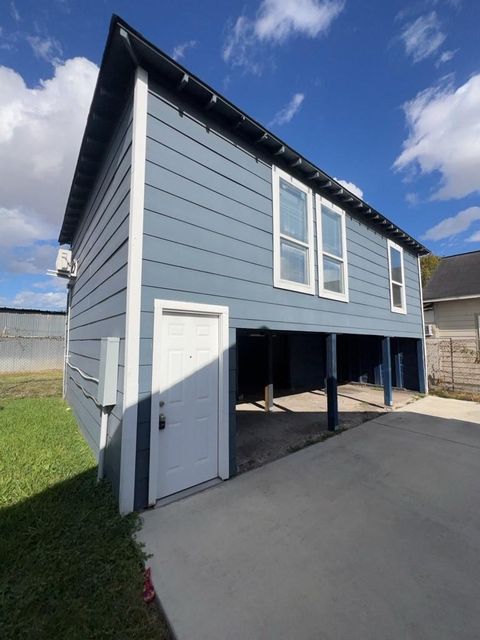 Photo of 6915 Avenue L, Houston, TX 77011 (MLS # 47238359)