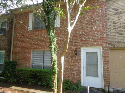 Photo of 1403 Blalock Road #12, Houston, TX 77055 (MLS # 35739464)