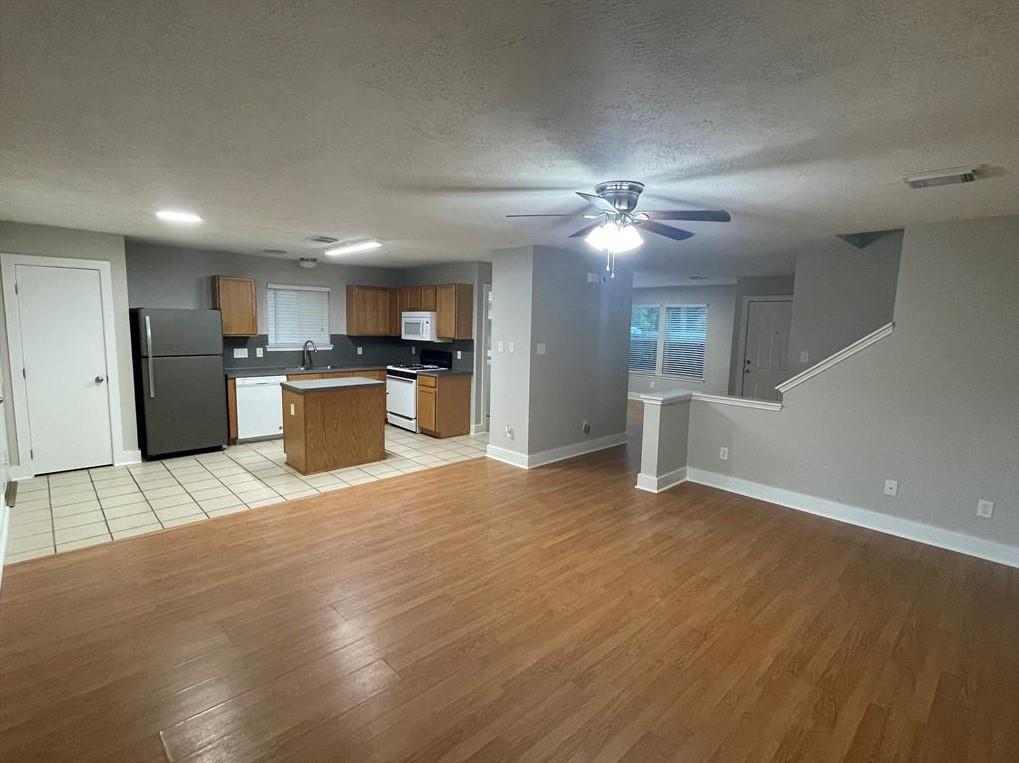 906 Yacht Court