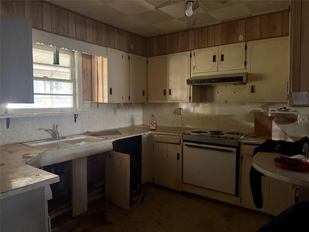 Photo of 815 Brooks Avenue, Rosenberg, TX 77471 (MLS # 22793858)