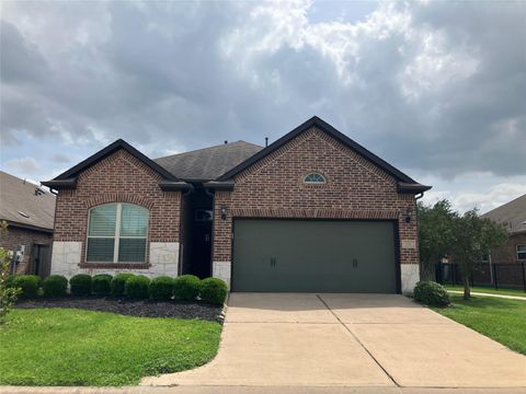 Photo of 131 Castlegate Lane Ln, Houston, TX 77065 (MLS # 51267074)