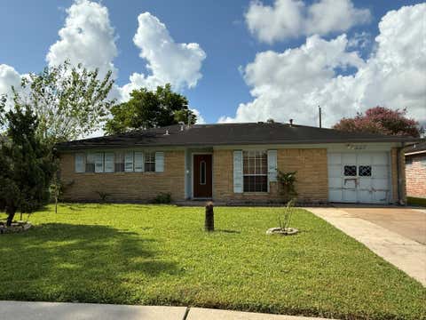 Photo of 1327 Twin Falls Road, Houston, TX 77088 (MLS # 22922918)