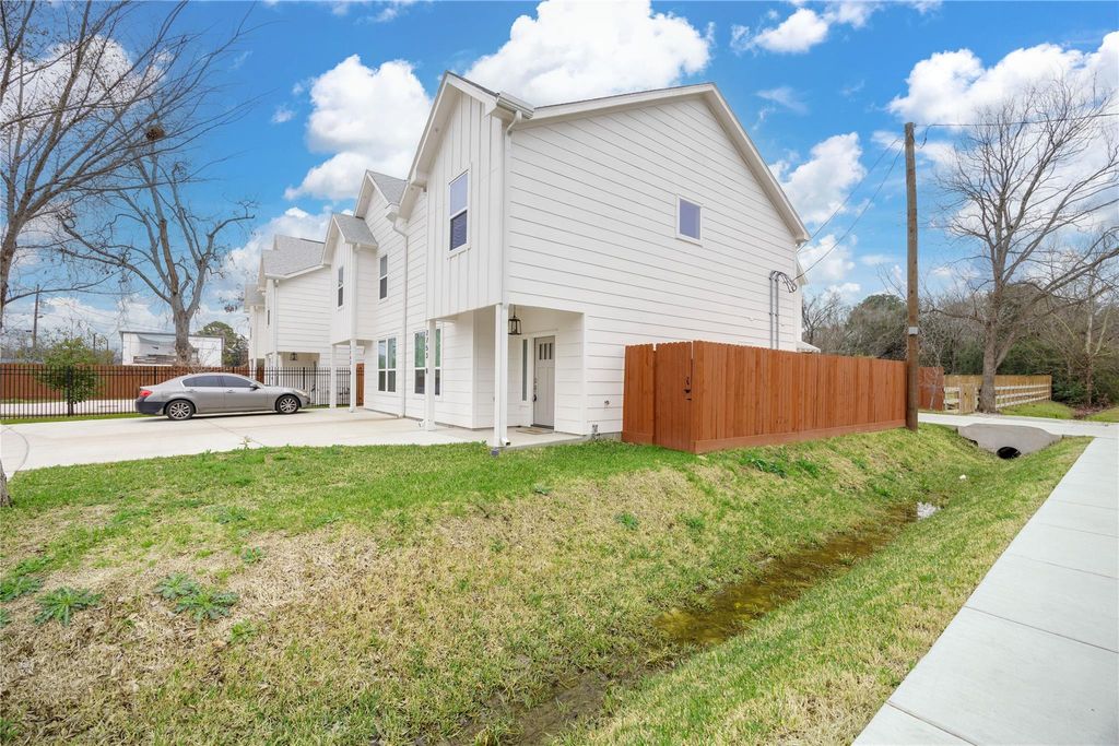 Photo of 2753 Redrock Street #B, Houston, TX 77088 (MLS # 10395387)