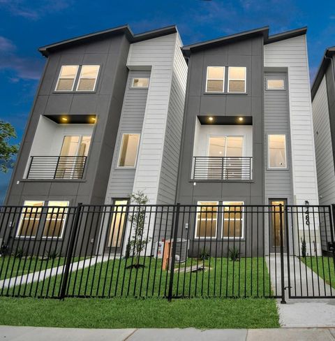 Photo of 4802 Elysian Street #CD, Houston, TX 77009 (MLS # 29675927)