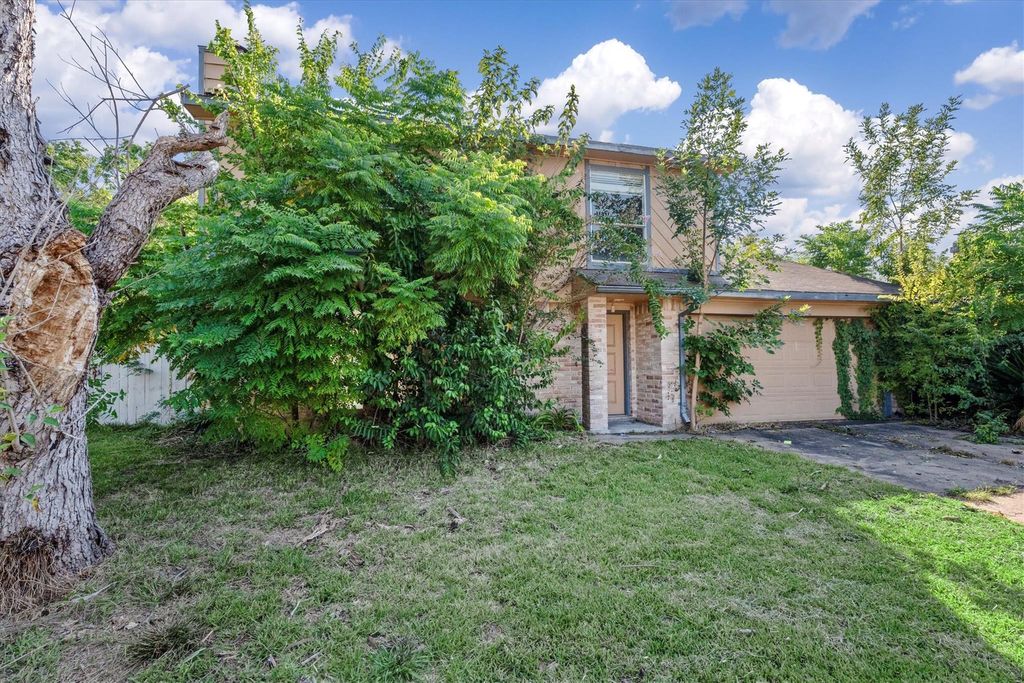 Photo of 7411 Trabajo Drive, Houston, TX 77083 (MLS # 65939009)