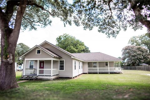 Photo of 403 Leveridge ST, East Bernard, TX 77435 (MLS # 54965112)