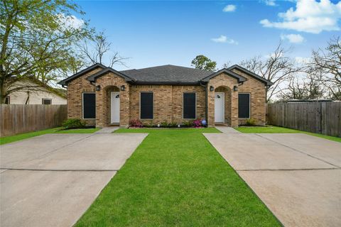 Homes For Sale - 7980 Ethel Street #A/B<br/> Houston, TX 77028