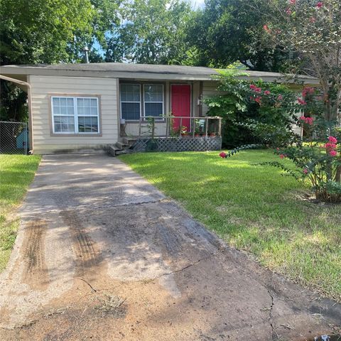 Photo of 4310 Holt Street, Bellaire, TX 77401 (MLS # 66947232)