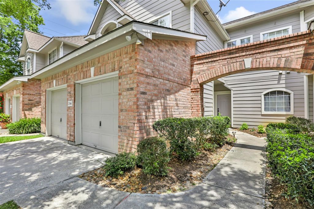 Photo of 2346 Summit Way Court, Houston, TX 77339 (MLS # 31492405)