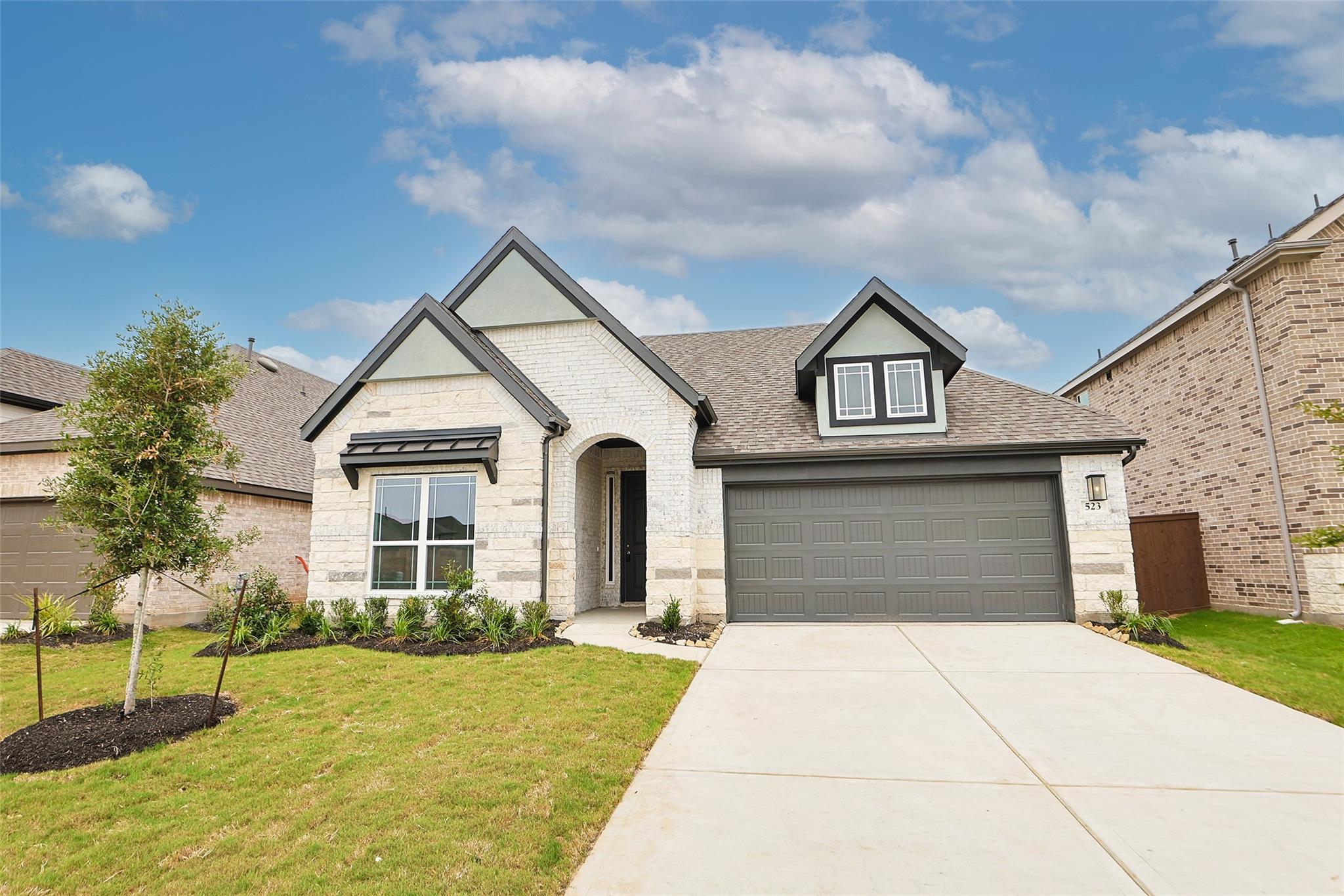 523 Selaura Street
