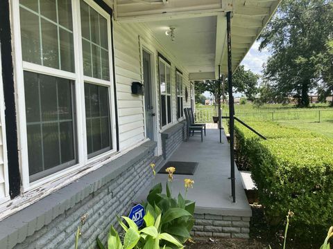 Photo of 1305 E Goliad Avenue, Crockett, TX 75835 (MLS # 35006583)