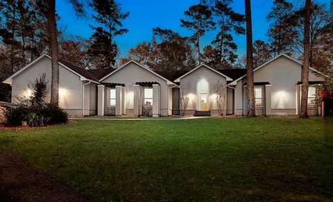 Photo of 44 Lake Forest Circle, Conroe, TX 77384 (MLS # 91086279)