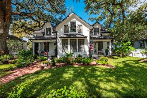 Photo of 412 W Sidnor Street, Alvin, TX 77511 (MLS # 31166648)