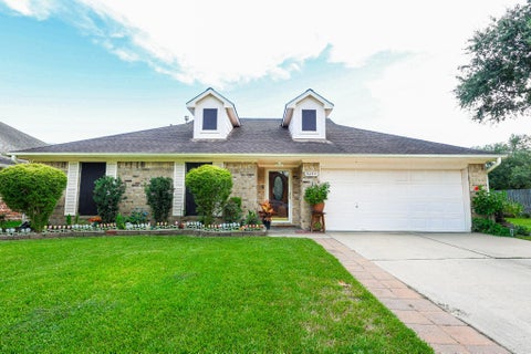 Homes For Sale - 5233 Ridgecrest Drive<br/> La Porte, TX 77571