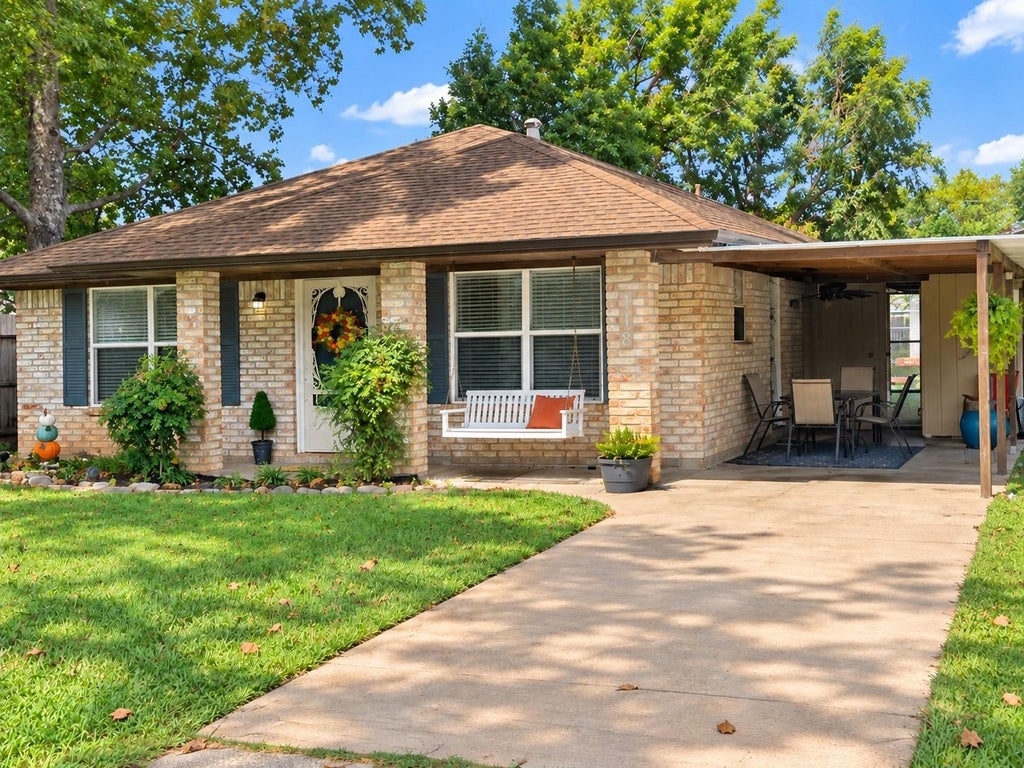 Photo of 118 W Mahan Street, Richwood, TX 77531 (MLS # 8468046)