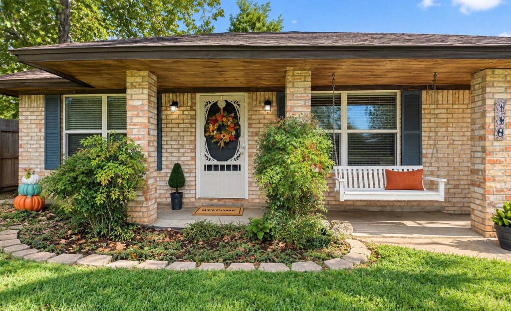 Photo of 118 W Mahan Street, Richwood, TX 77531 (MLS # 8468046)