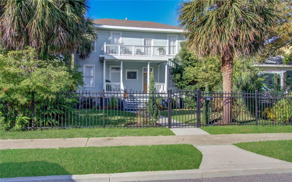 Photo of 1624 Avenue K, Galveston, TX 77550 (MLS # 14820119)
