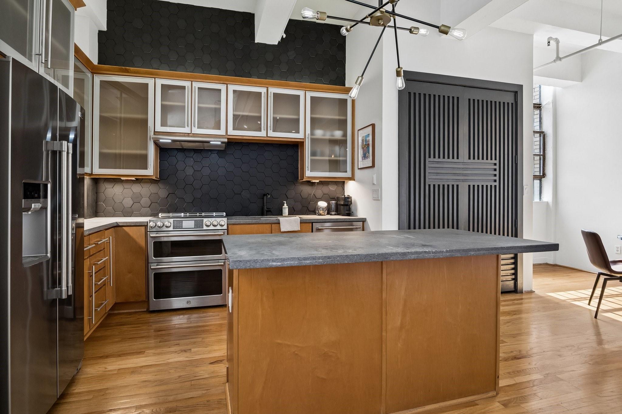 705 Main Street 516