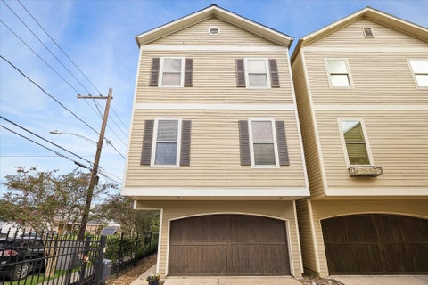 Photo of 916 Lawrence Street #A, Houston, TX 77008 (MLS # 72197982)