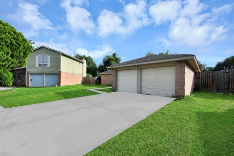 Photo of 3302 Hombly Road, Houston, TX 77066 (MLS # 14998789)